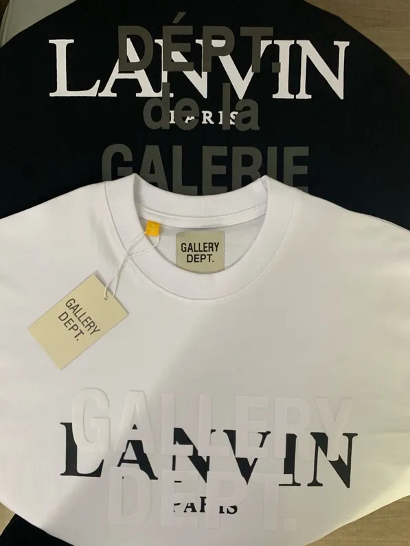 608 model P110 Gallery Dept real shot black and white hanging shot S. M. L. XL